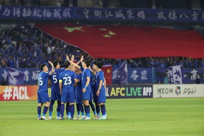 FIFA官方：首届俱乐部世界杯2025年6月15-7月13日举办国际足联理事会今天开会批准首届俱乐部世界杯的各项细节，第一届新版俱乐部世界杯将于2025年6月15日-7月13日在美国举办，共32支球队参加。